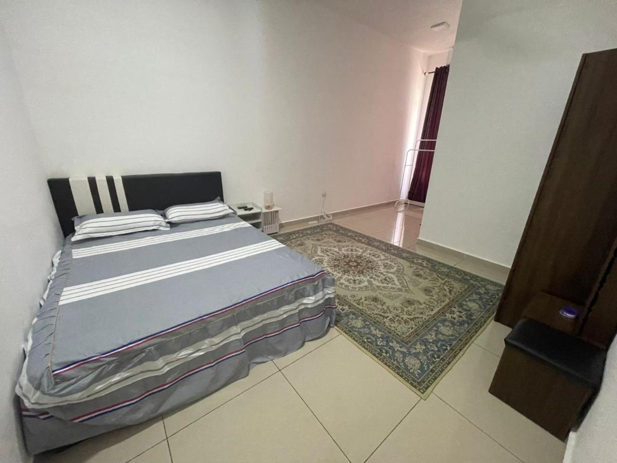 Safiyya Homestay Keluang Exterior foto
